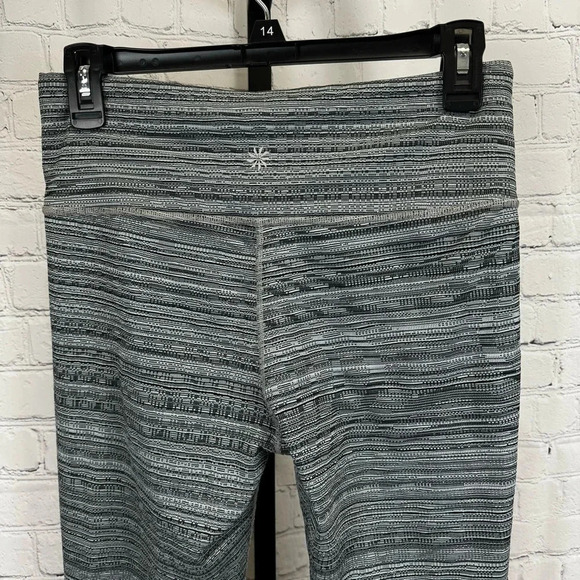 Athleta High Rise Jacquard Chaturanga 7/8 Leggings Size Medium - Picture 5 of 5